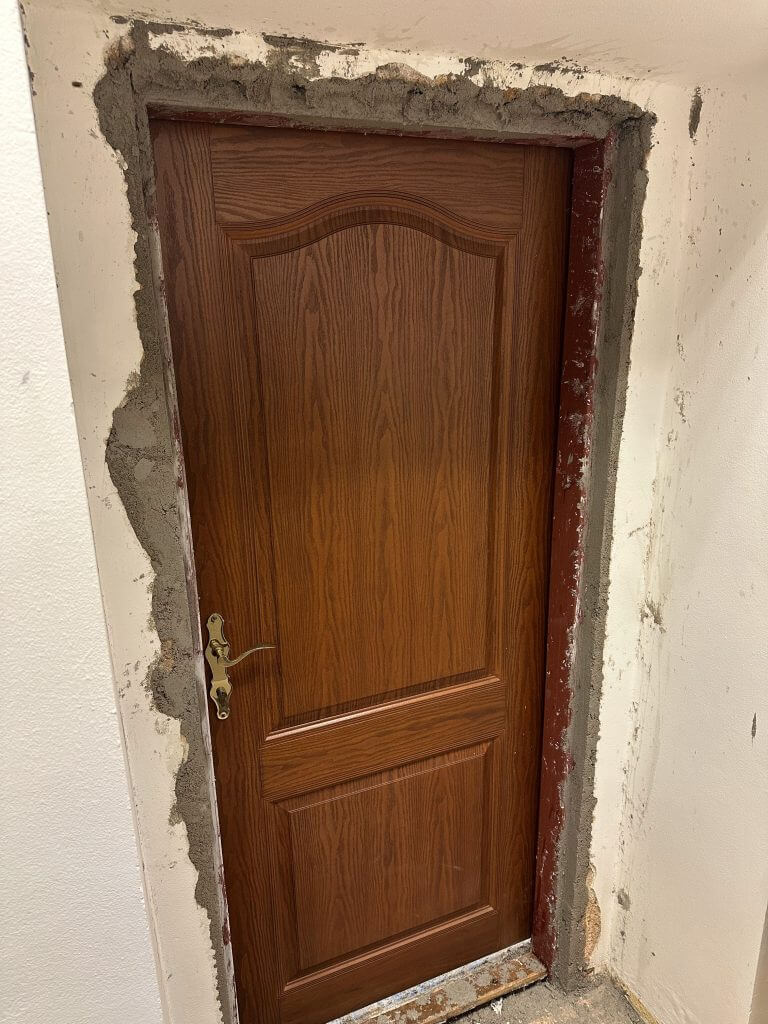 A dveře jsou osazené